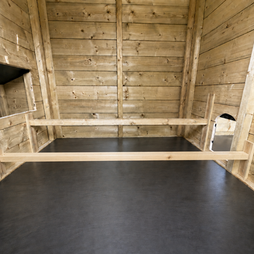 Extra zitstok in voldux kippenhok blank