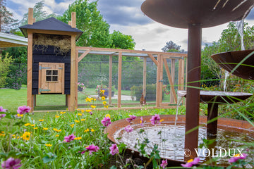 Kippenhok hooiberg Tomxl in tuin