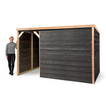 Houten douglas Schuilstal December | Voldux| naast persoon